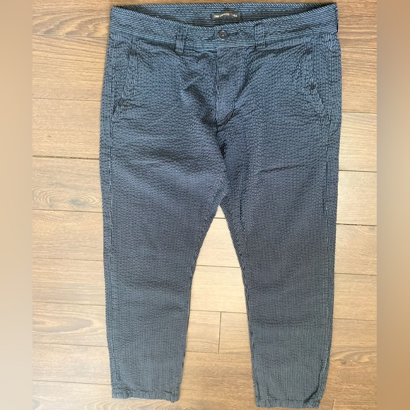 John Varvatos Men’s Size 33 Blue and White Sketchy Pin Striped Cotton Blend Pant - Picture 1 of 6